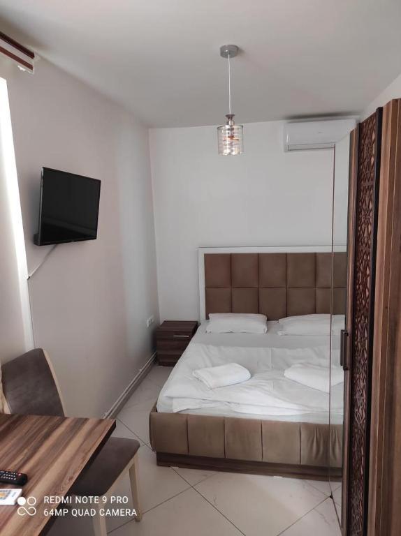 Hotel Heimli Приштина Экстерьер фото